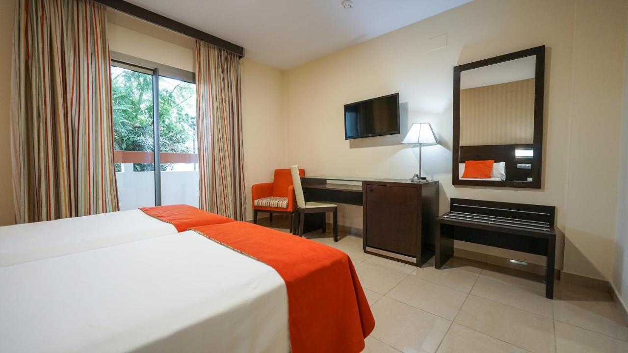 Hotel Pradillo Conil โกนิล เด ลาฟรอนเตรา ภายนอก รูปภาพ