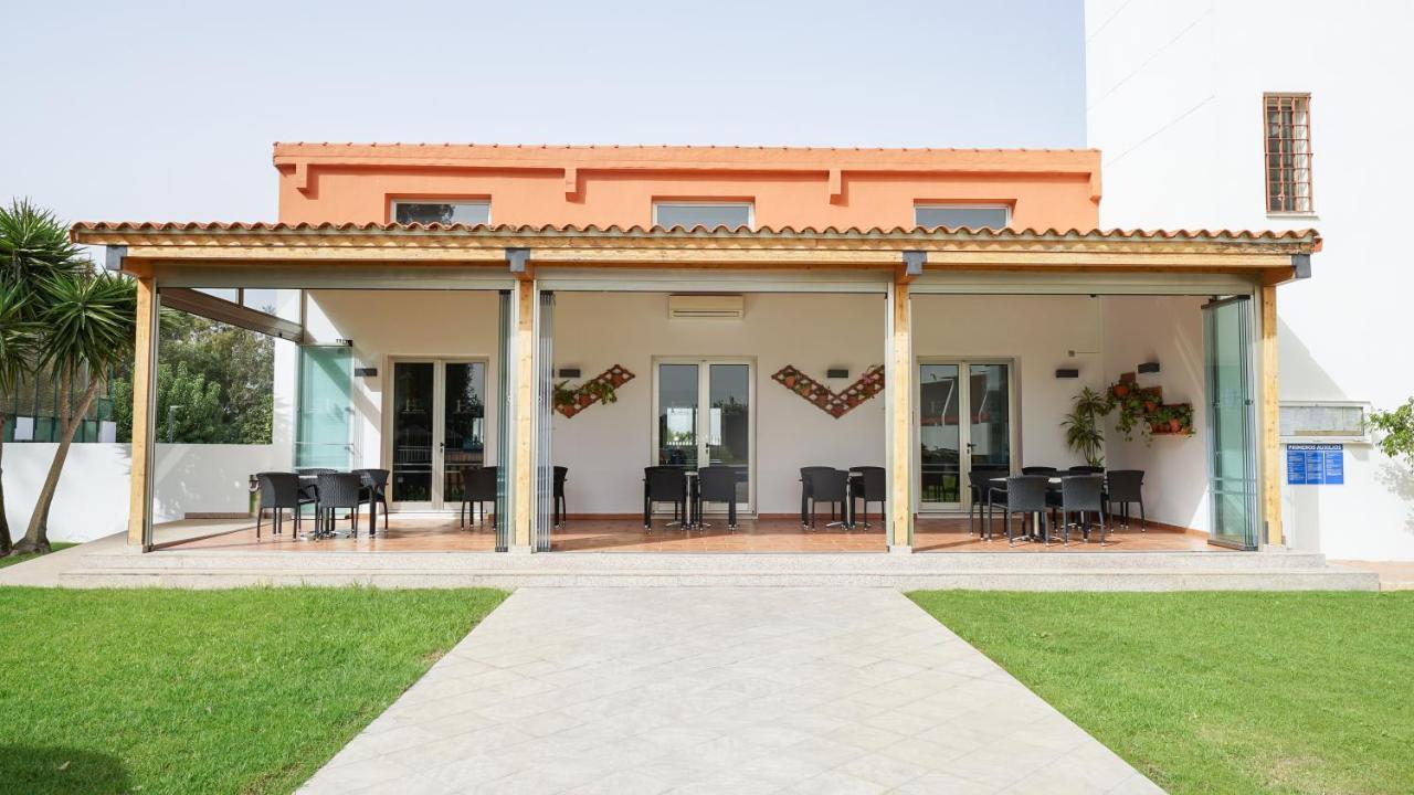 Hotel Pradillo Conil โกนิล เด ลาฟรอนเตรา ภายนอก รูปภาพ