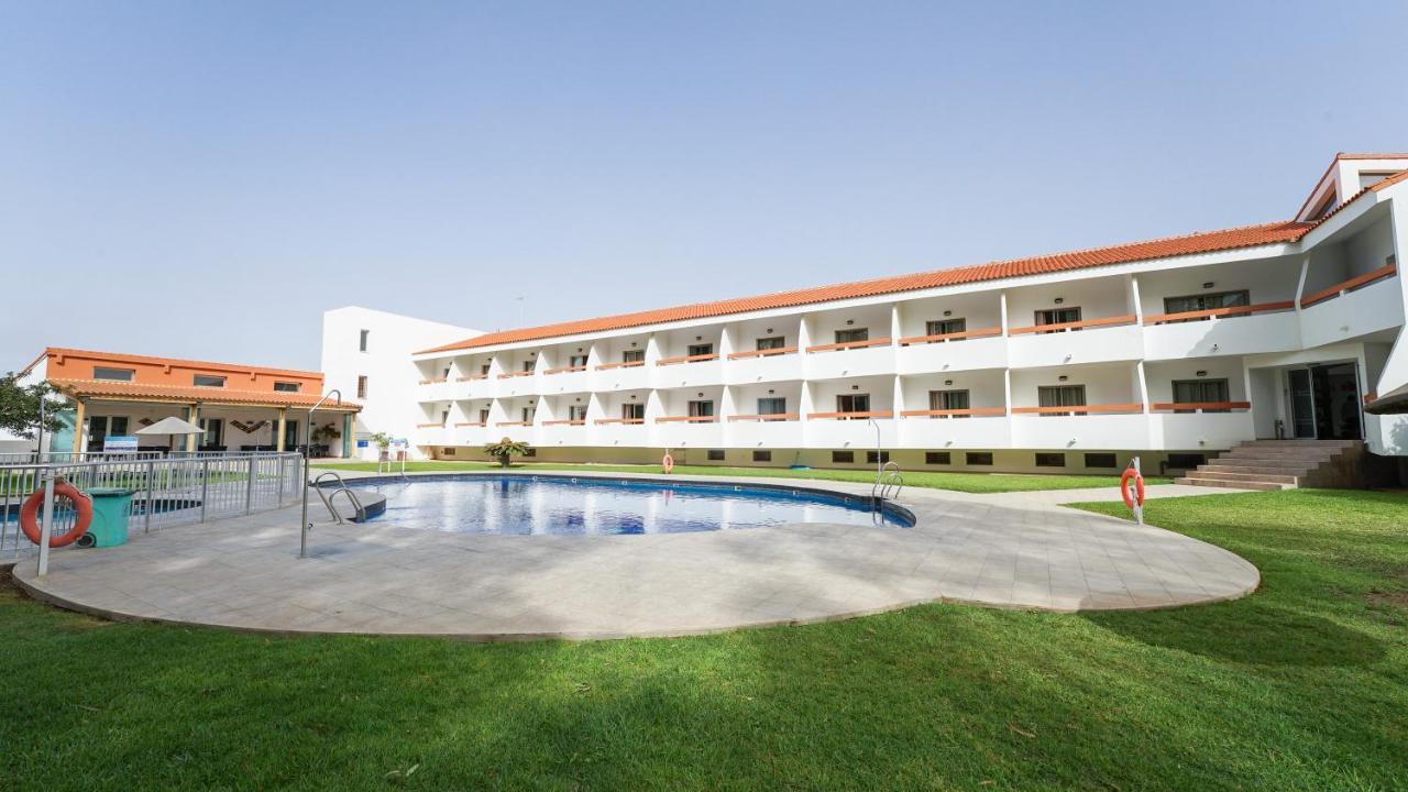 Hotel Pradillo Conil โกนิล เด ลาฟรอนเตรา ภายนอก รูปภาพ