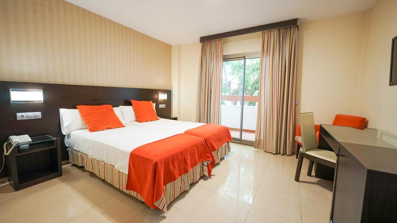Hotel Pradillo Conil โกนิล เด ลาฟรอนเตรา ภายนอก รูปภาพ