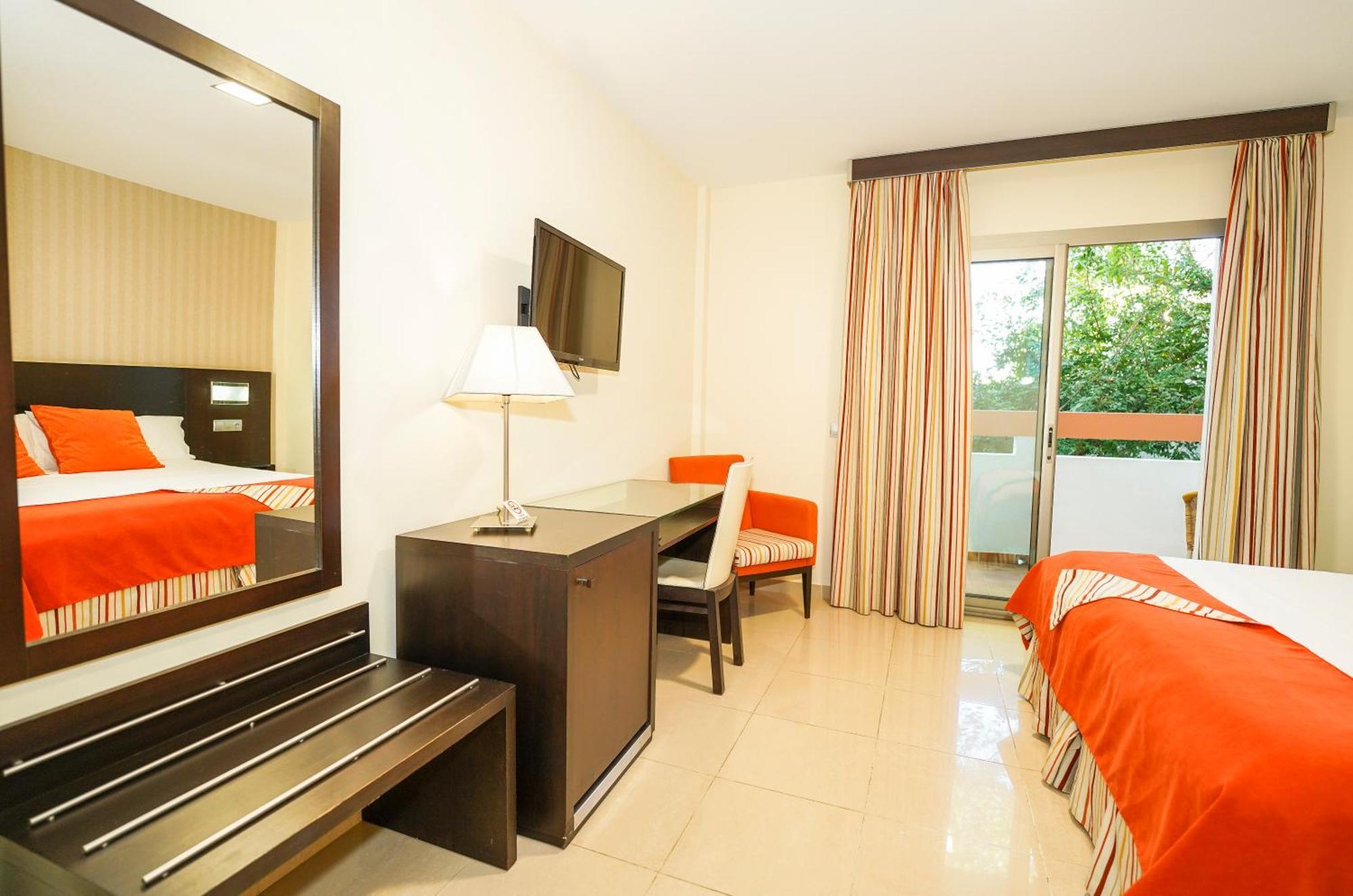 Hotel Pradillo Conil โกนิล เด ลาฟรอนเตรา ภายนอก รูปภาพ