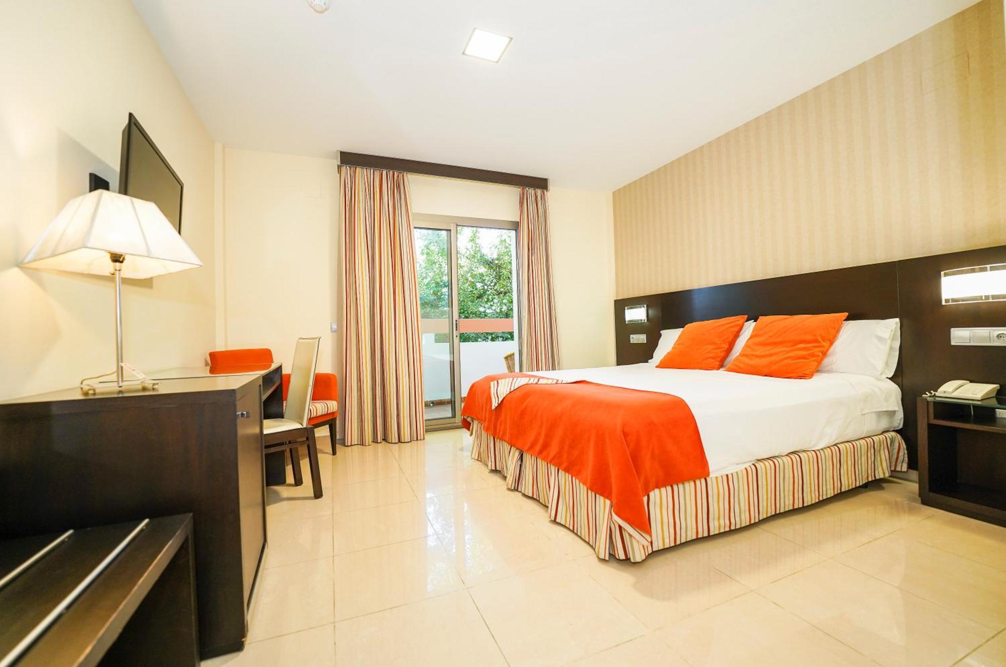 Hotel Pradillo Conil โกนิล เด ลาฟรอนเตรา ภายนอก รูปภาพ