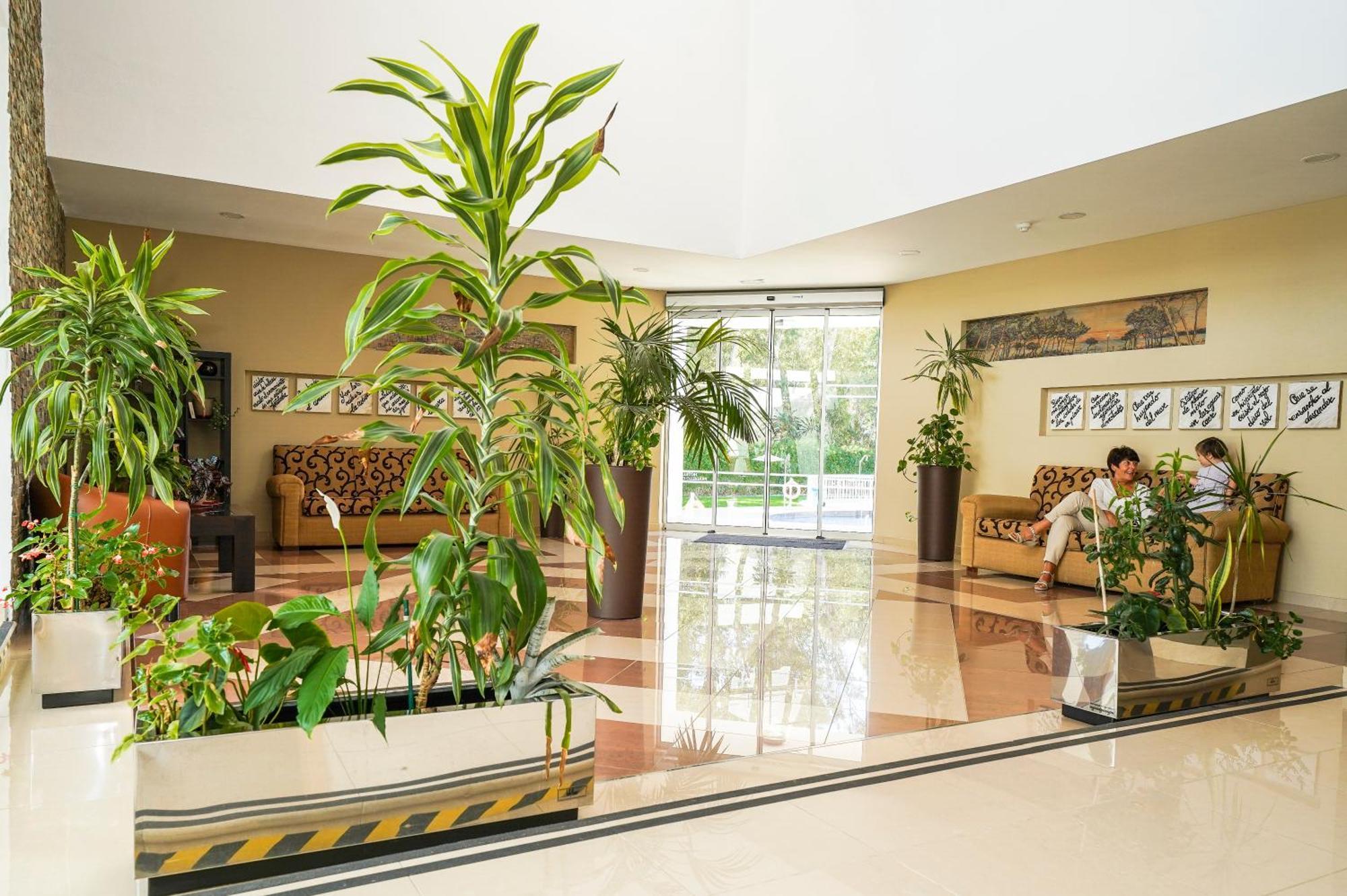 Hotel Pradillo Conil โกนิล เด ลาฟรอนเตรา ภายนอก รูปภาพ