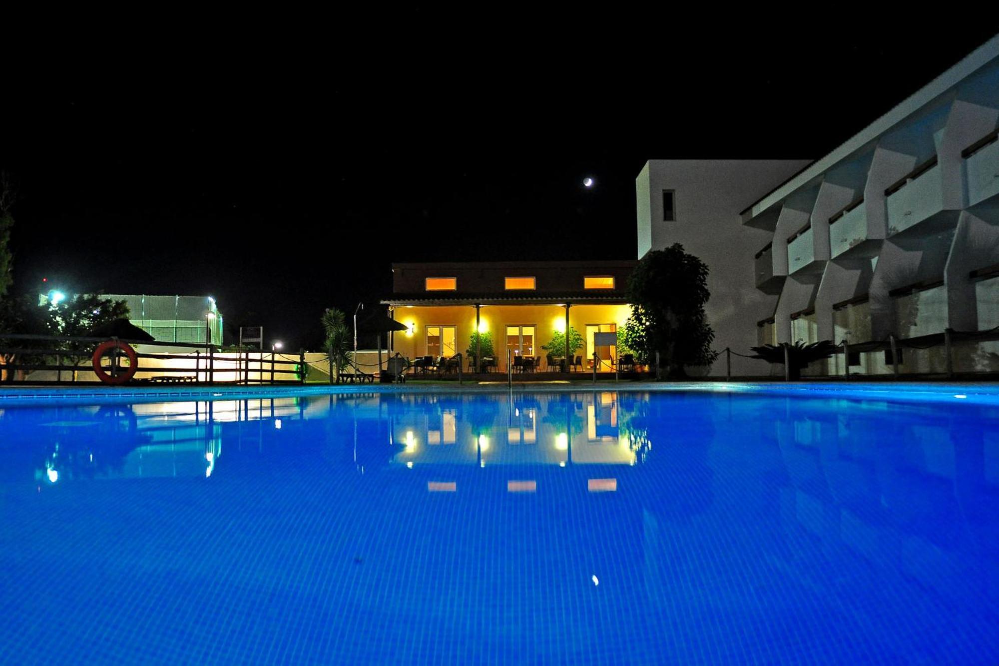 Hotel Pradillo Conil โกนิล เด ลาฟรอนเตรา ภายนอก รูปภาพ