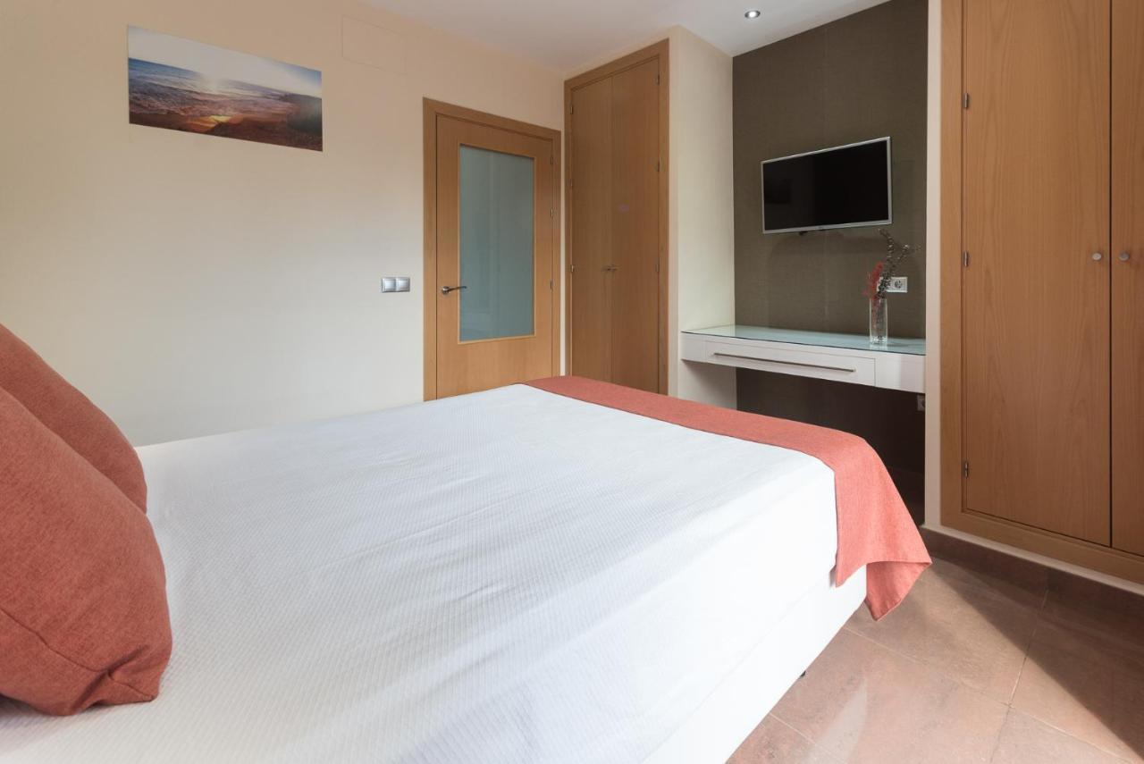 Hotel Pradillo Conil โกนิล เด ลาฟรอนเตรา ภายนอก รูปภาพ