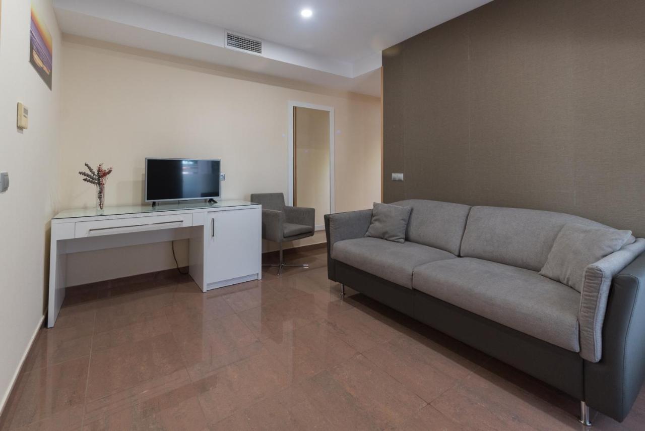 Hotel Pradillo Conil โกนิล เด ลาฟรอนเตรา ภายนอก รูปภาพ